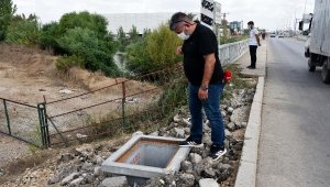 Yoldaki rögar kapağı çalındı