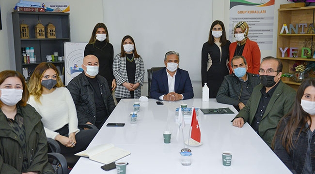 Yeşilay'ı ziyaret etti