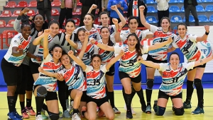  Mavi Kelebekler evinde galip geldi  