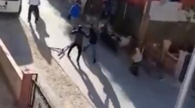 Antalya'da komşuların taşlı- sopalı kavgası kamerada