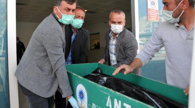 Irmakta boğulan down sendromlu Rafettin Uğur'un cenazesi, babası tarafından alındı
