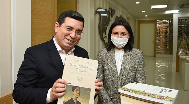 Kitaplığa Turgut Cansever seçkisi