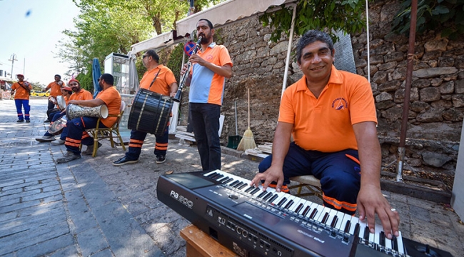 Çöpçüler orkestrasından bayram konseri