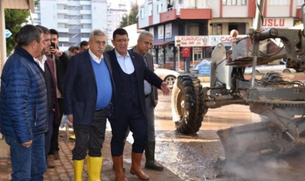 AESOB, Kumluca'da sel felaketiyle zarar gören esnafın yanında