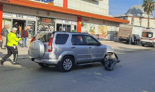 Ambulansla otomobil çarpıştı