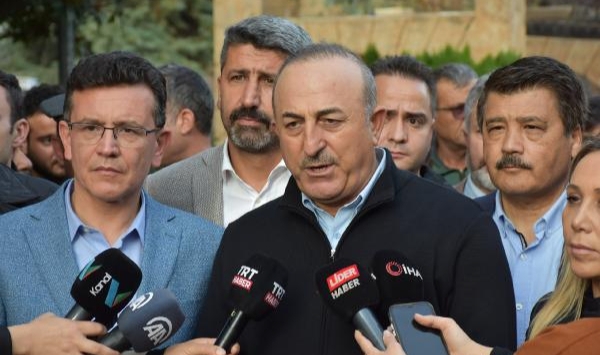 Bakan Çavuşoğlu, sel felaketinin yaşandığı Kumluca'yı ziyaret etti