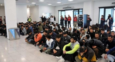 138 kaçak göçmen sınır dışı edildi