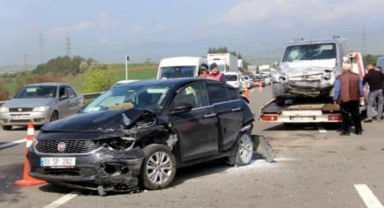  5 aracın karıştığı zincirleme kaza: 6 yaralı