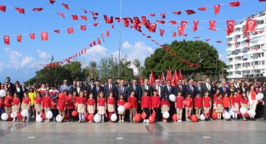 Antalya'da 23 Nisan kutlaması
