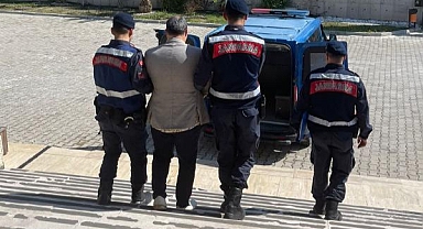 Aranan hükümlüyü jandarma yakaladı