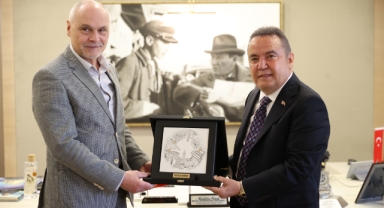 Başkan Böcek’e Büyükelçi konuk