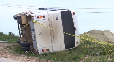 Bursa'da servis midibüsü kamyon ile çarpıştı: 22'si öğrenci 23 yaralı