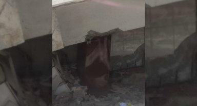 Depremde, çelik kasa bulunduğu katta yaşam üçgeni oluşturmuş