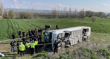 Eskişehir'de devrilen işçi servisindeki 3 kişi öldü, 31 kişi yaralandı