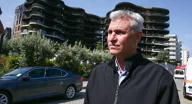 İzmir'de sitede çıkan yangını misafir fark etmiş