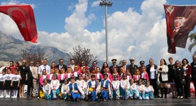 Kemer'de 23 Nisan coşkusu