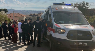 Kocaeli'de kıraathanede çıkan bıçaklı kavgada 2 kişi yaralandı