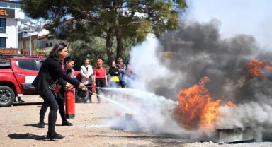 Konyaaltı Belediyesi'nde personele uygulamalı afet eğitimi