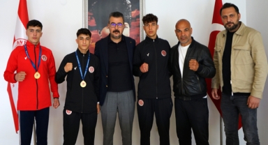 Madalyalarla ziyaret ettiler