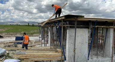 Malatya'da depremzedeler için köy tipi konutların inşası sürüyor
