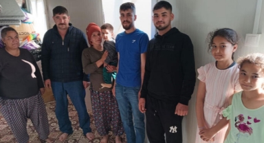 Nurdağı'nda depremzedeler bayramı buruk kutluyor