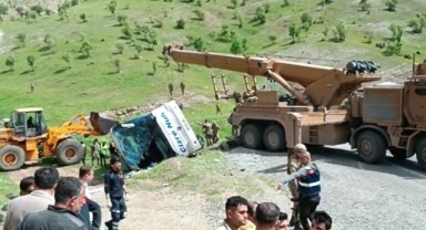 Şırnak'ta askerleri taşıyan otobüs devrildi: 2 şehit, 45 yaralı