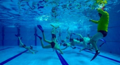 Sualtında ragbi ve hokey heyecanı