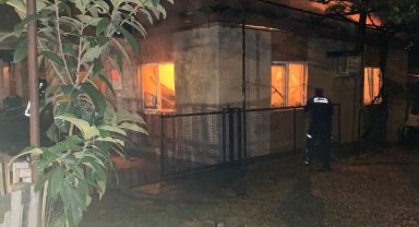 Yangında zarar gören ev kullanılamaz hale geldi