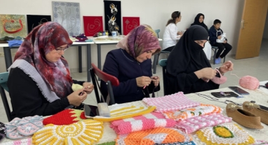 Yozgat'ta afetzede kadınlar depremin izlerini devam ettikleri kurslarla silmeye çalışıyor