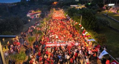 '19 Mayıs' coşkusu; binlerce kişiyle 'fener alayı' düzenlendi