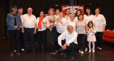 'Ahhh Şu Gençler'e alkış yağdı