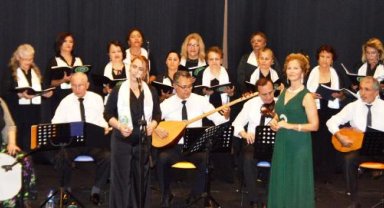 AKS'de türkü geçidi