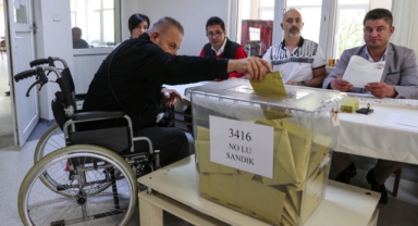 Ankara'da huzurevi sakinleri oy kullandı