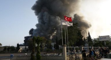 Antalya'da tekne ve yat üretim tersanesinde yangın 