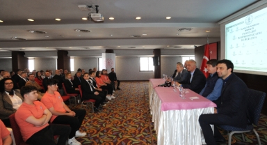 Bakan Ersoy, Turizm emekçilerini dinledi