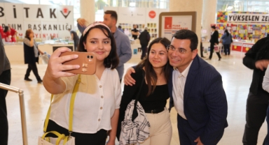 Başkan Tütüncü Kitap Fuarı’nda