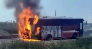 Belediye otobüsü, alev alev yandı