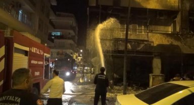 Binanın zemin katındaki atölyede çıkan yangında 12 kişi dumandan etkilendi