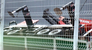 Bursa'da fabrika bahçesindeki vinç devrildi: 1 ölü, 2 yaralı