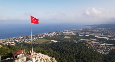 Çalış Tepesi’ne  TÜRK BAYRAĞI