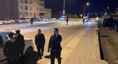 CHP İl Başkanının park halindeki aracının yanında havaya ateş açan 2 kişiye gözaltı