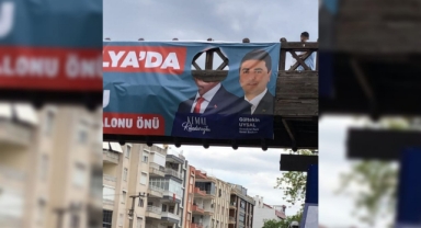 CHP’ye afiş saldırısı