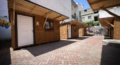 Depremzede kuyumcular, ahşap prefabriklerde iş başı yapacak