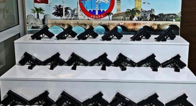 Durdurulan araçtan ruhsatsız 20 tabanca çıktı; 2 gözaltı