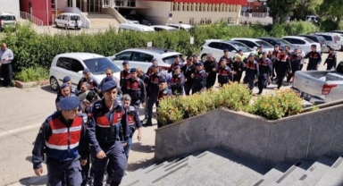 Ehliyet sınavında usulsüzlük yapanlara yönelik operasyonda 16 gözaltı