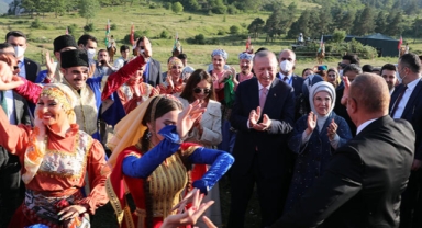 Erdoğan: Hiçbir kardeşimizi boynu bükük bırakmadık