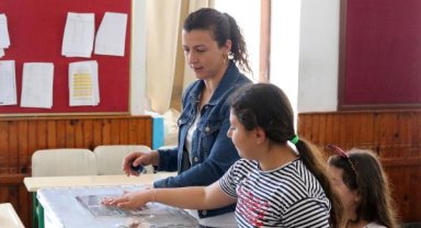 Geceleri 10 bin kişinin olduğu mahallede, 75 seçmen bulunuyor