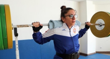 Görme engelli milli judocu Esmer, spordan kazandığı parayla 5 kardeşini okutuyor