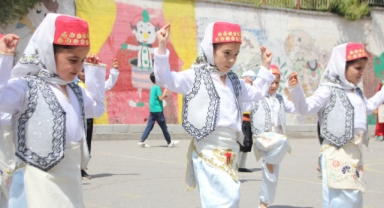 Halk oyunları şenliği