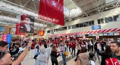 Havalimanında 19 Mayıs coşkusu